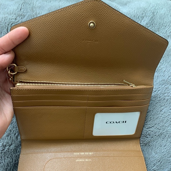 NWT Coach  Green Travel wallet - Picture 4 of 5